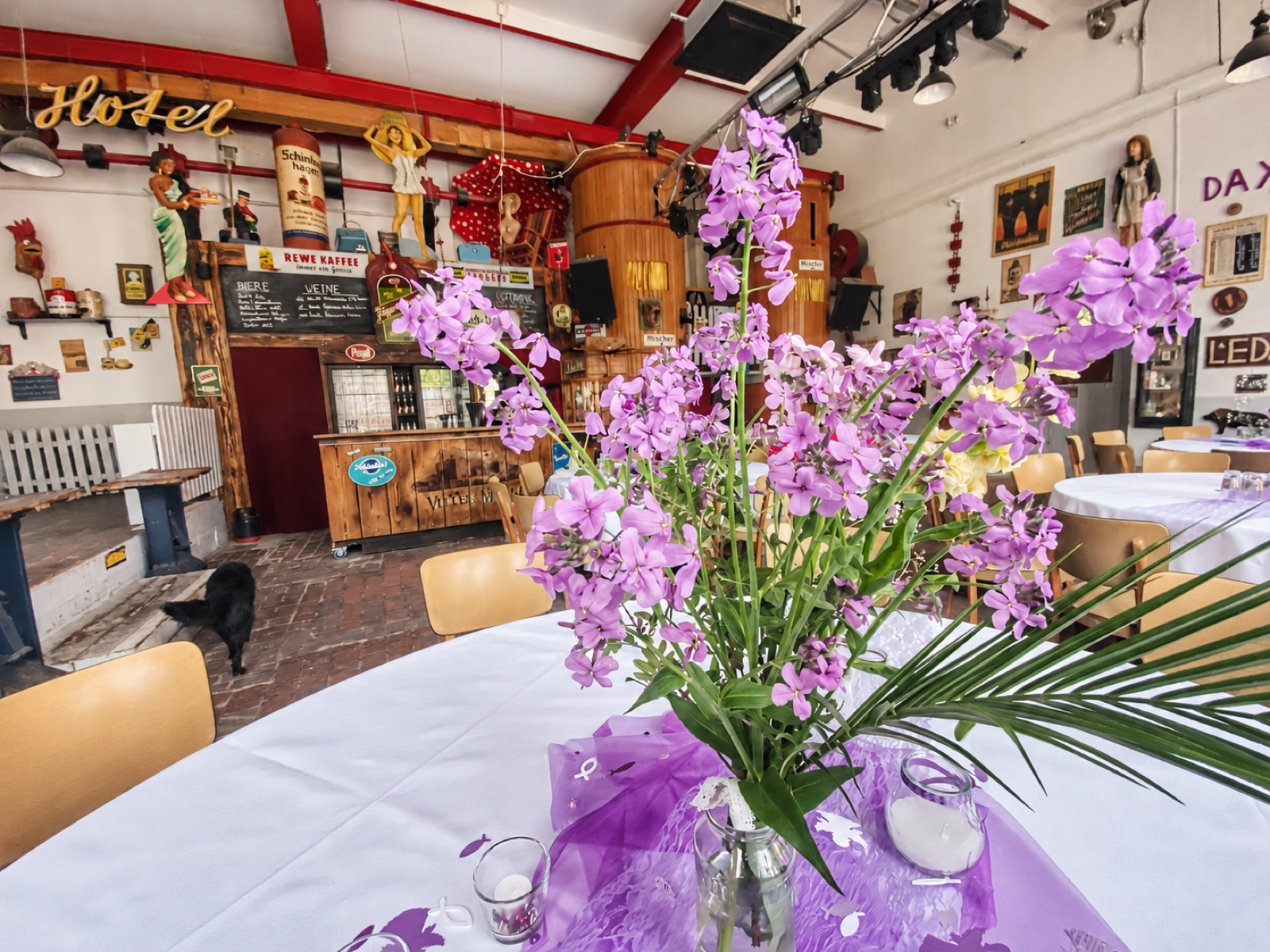 Blumenschmuck in der Mischerhalle